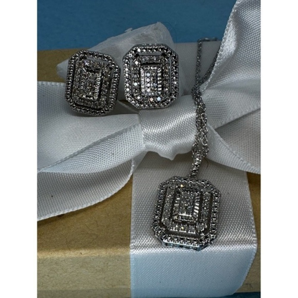 925 Sterling Silver 0.25ctw Diamond Emerald Halo Necklace and Earrings Set - Picture 8 of 9